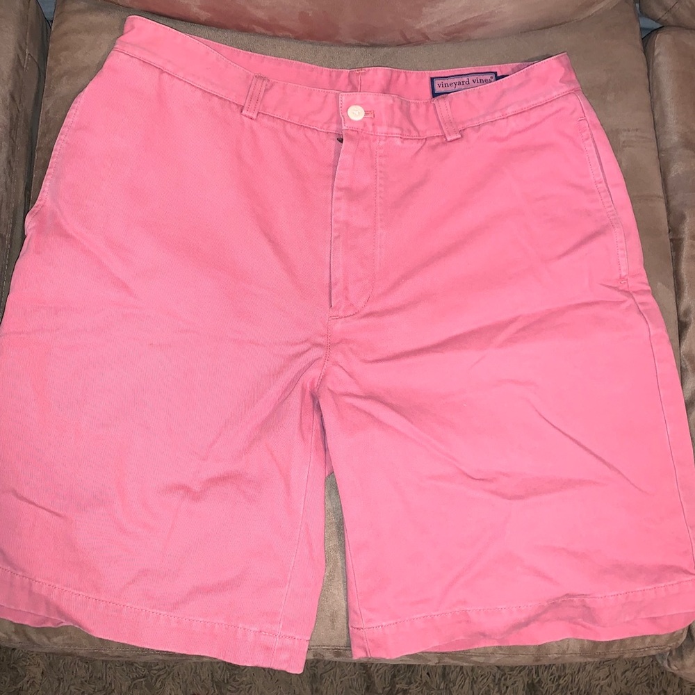 Coral pink vineyard vines shorts